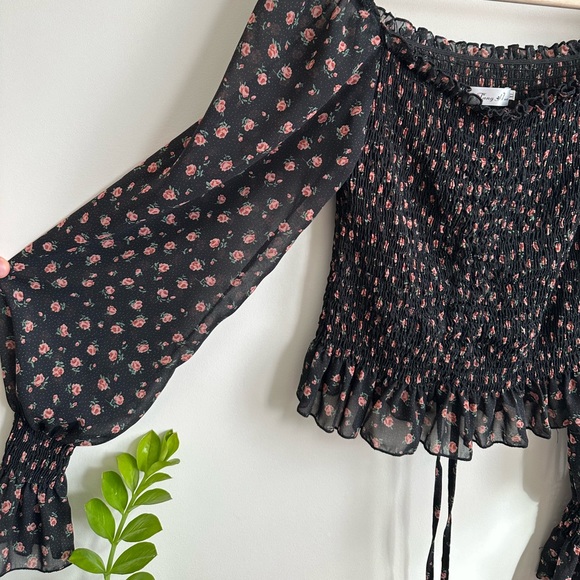 Flirty floral sheer flowy top with cinching at the wrist for a flare- XL - Picture 2 of 5